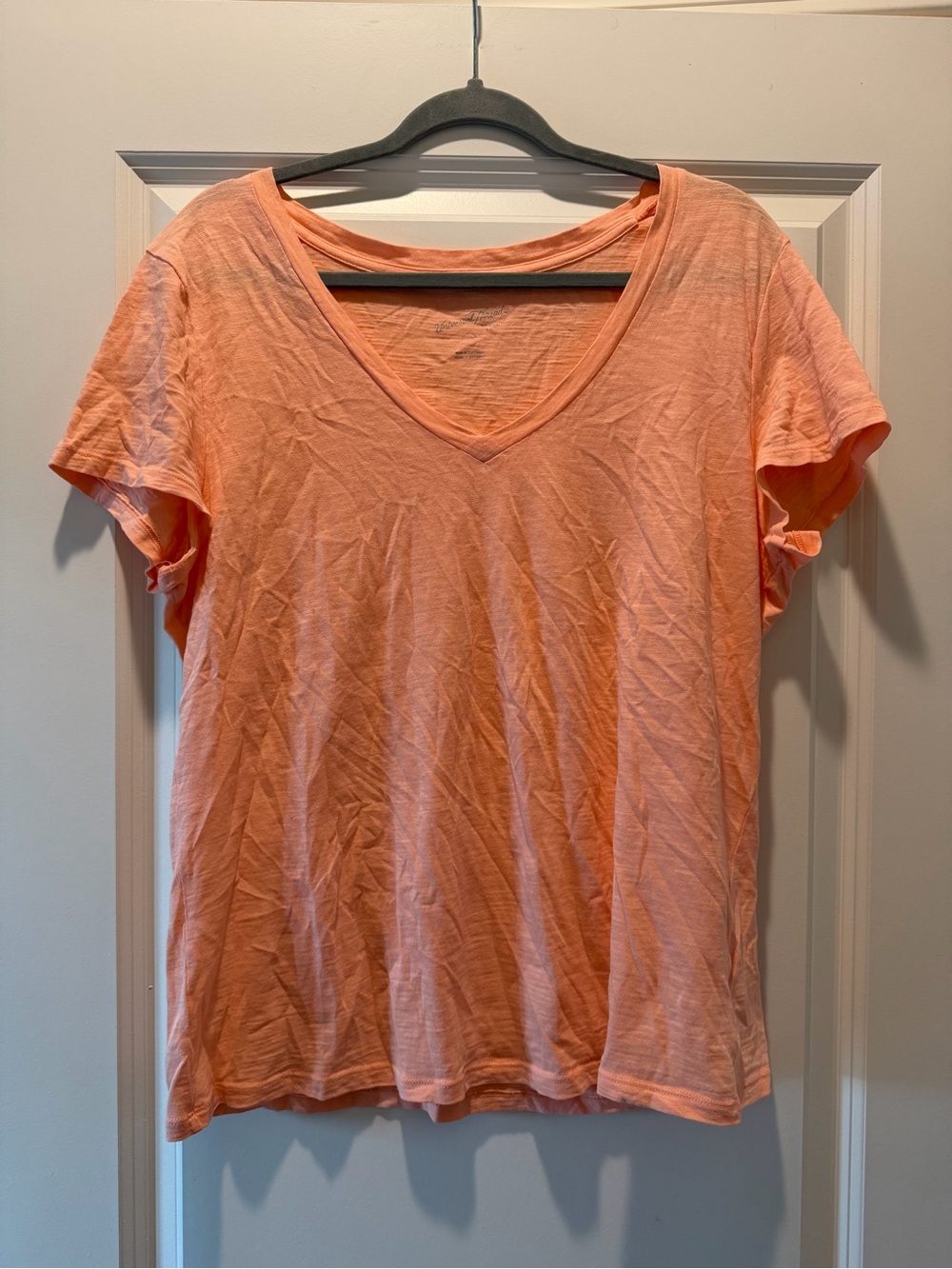 Universal Thread Women's V-Neck Short Sleeve Tee - Coral Peach